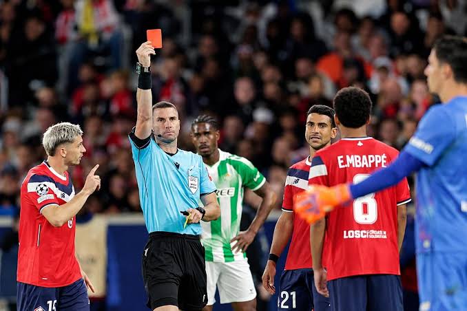 Vì sao em trai Mbappe nhận thẻ đỏ Champions League? - OK9.COM